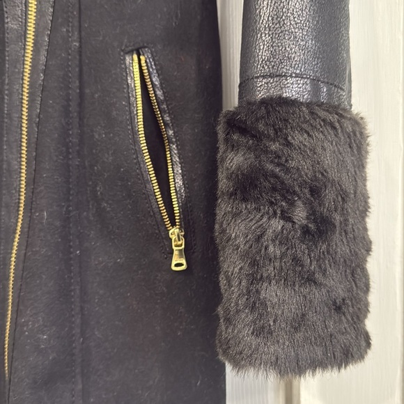 GUESS Peacoat - black - wool blend with faux fur trim and gold hardware - Picture 6 of 10